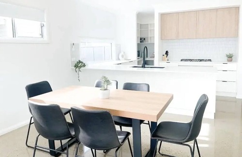 Wagga Wagga Apartment | Spacious, light filled home in the heart of Wagga!