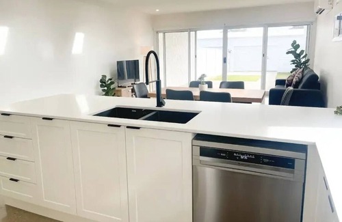 Wagga Wagga Apartment | Spacious, light filled home in the heart of Wagga!