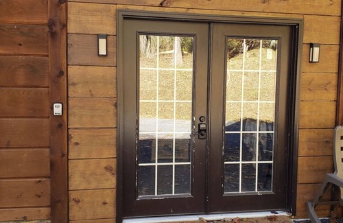 Millville Cabin | Spacious Log Villa 6700sf Hot tub-wine country-19ac