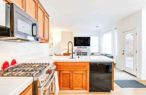 Los Banos House | Spacious Los Banos Home w/Patio - Dogs Welcome!