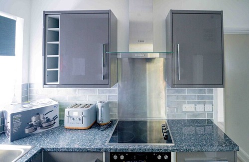 Belvedere Apartment | Spacious modern apartment with full kitchen, Wi-Fi & parking