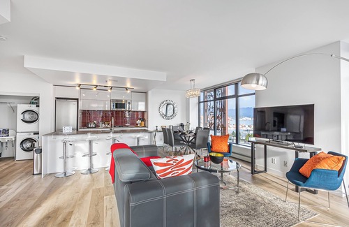 Gastown Condo | Spacious Modern High-Rise with Ocean & City Views