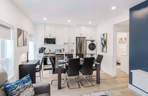 Grange Park Hotel | Spacious Modern Suite in Downtown Toronto