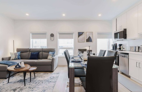 Grange Park Hotel | Spacious Modern Suite in Downtown Toronto