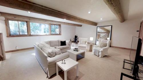 Vail House | Spacious Mountain Retreat in East Vail