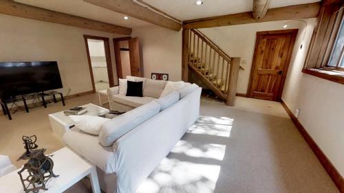Vail House | Spacious Mountain Retreat in East Vail