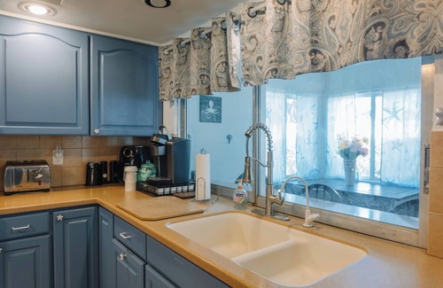 Hunt Club House | Spacious newly renovated 4BR Home w Private Yard