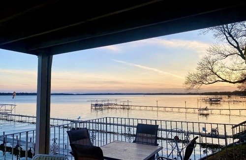 Clear Lake Condo | Spacious North Shore 2 bedroom Lake Condo with a Dock!