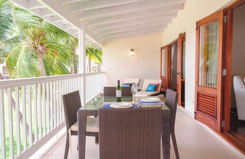 Freetown Villa | spacious ocean view king bed villa 2 minutes from the restaurant pool and beach