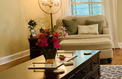 Knoxville Condo | Spacious one level condo in exclusive neighborhood.