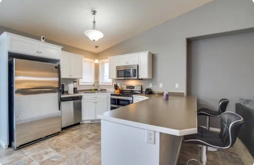 West Fargo House | Spacious Pet-Friendly Townhouse