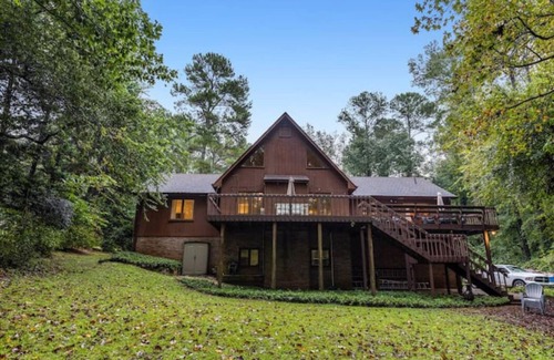 Anderson House | Spacious & Private Lakefront Retreat Near Clemson!