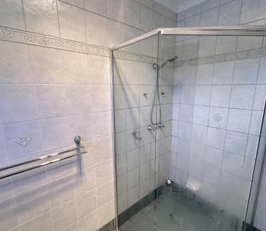 Lurnea House | Spacious Queen Room in Comfortable Two Story House - L2
