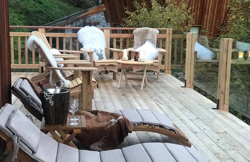 Arc-1800 Ski Chalet | Spacious renovated chalet · Terrace · Free Wifi