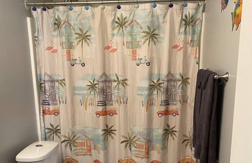 Bellview House | Spacious & Relaxing Pool Home- Near Beaches and NAS