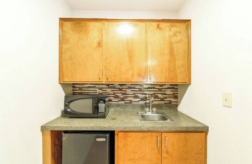 Killeen Hotel | Spacious Room w/Fridge, Microwave & Private Bath – Ideal for Family Road Trips