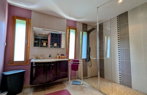 Anould Bed & Breakfast | Spacious room with pool, spa, and hammam