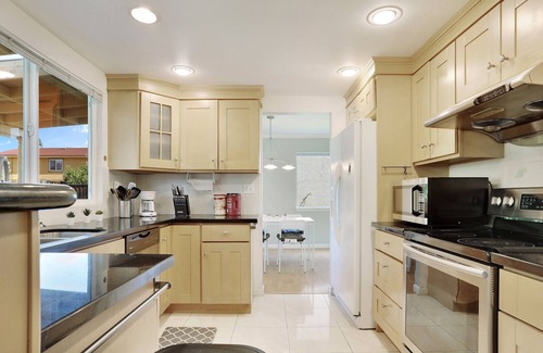 Fremont House | SPACIOUS, SERENE HOUSE 4BR IN THE HEART OF FREMONT ( PET- FRIENDLY!)