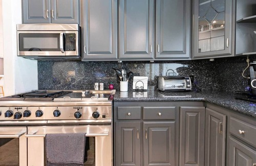 Ontario House | Spacious SoCal Retreat +Pool/Spa Backyard Paradise