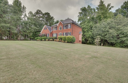 Stockbridge House | Spacious Stockbridge Vacation Rental w/Deck!