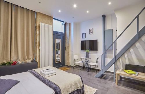 Epinettes Apartment | Spacious Studio Center of Paris/montmartre