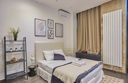 Epinettes Apartment | Spacious Studio Center of Paris/montmartre