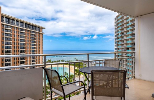 Waikiki Apartment | Spacious Studio Unit with Ocean & Lagoon View #1624