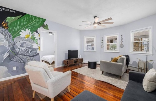 Smith Hill House | Spacious & Stylish 3-bedroom house in charming Providence, a block from PC