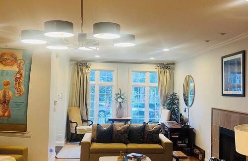 Wicker Park House | Spacious & Stylish Home with Garage + Rooftop Deck. 10 min Walk to Train.