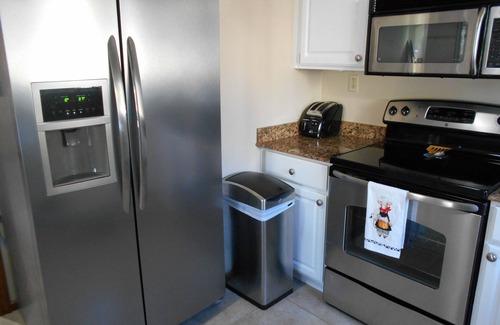 Fountain Hills House | Spacious Stylish 1 level 3/2 Patio Home, Storage Pool Hot Tub Not a condo.