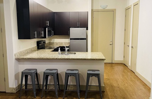 Piedmont Heights Apartment | SPACIOUS SUITE IN PRIME LOCATION