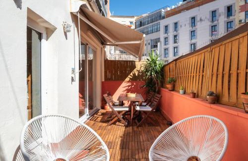 Sant Antoni Apartment | Spacious & Sunny Apartment with Terrace in the city center