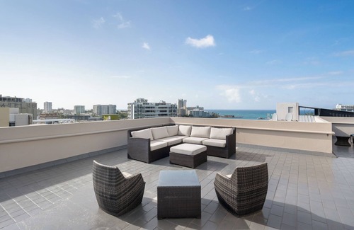 Miramar Apartment | Spacious Terrace | Walk to La Placita | Secure On-Site Parking | Central Climate Control