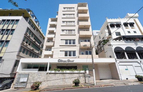 Miramar Apartment | Spacious Terrace | Walk to La Placita | Secure On-Site Parking | Central Climate Control