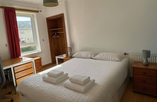 Liberton Apartment | Spacious Three-Bedroom Apartment