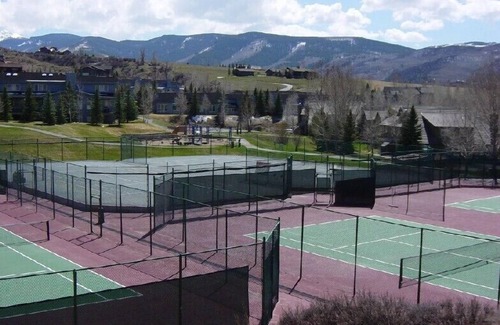 Edwards House | Spacious Town Home 3 BR/3.5 BA with Mountain Views!