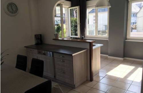 Quimperle House | Spacious townhouse - 2 self-contained apartments for flexible living