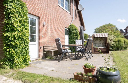Stinteck Condo | Spacious vacation apartment with terrace and garden