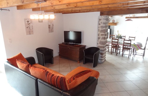 Bidarray House | Spacious vacation home close to mountains and beaches in the heart of the Basque Country