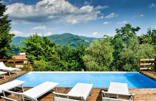 San Quirico House | Spacious villa with beautifull view an private pool in a huge garden.