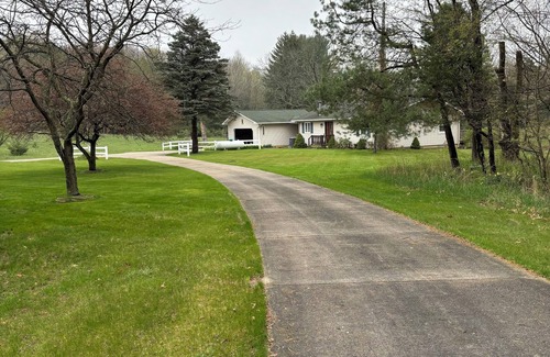 Hart House | Spacious Vintage Up North Home. Family-Friendly!