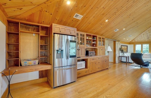 Tuscarora House | Spacious Virginia Retreat w/Deck & Scenic Views!