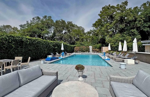 Quogue House | Spacious waterfront 9-bedroom house in peaceful Quogue