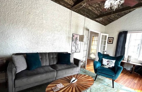 Kingston House | Spanish Beach Bungalow