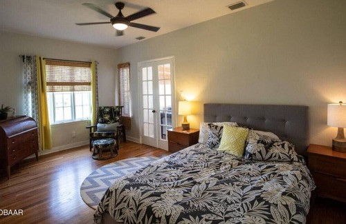 Kingston House | Spanish Beach Bungalow