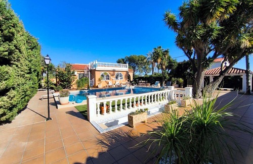 La Colina Villa | Spanish-style detached villa : Near beach and shops