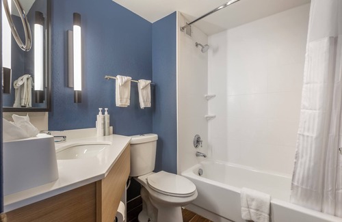 College Park Hotel | Spark by Hilton Atlanta Airport South College Park