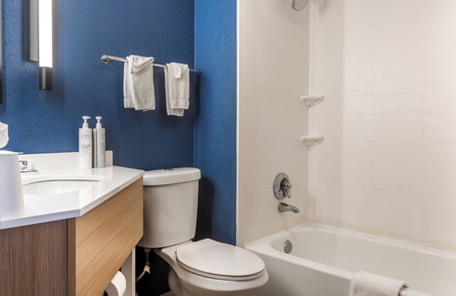 College Park Hotel | Spark by Hilton Atlanta Airport South College Park