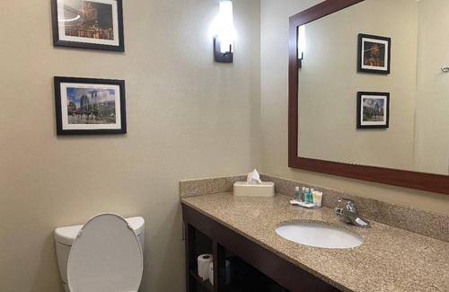 Forest Park Hotel | Spark by Hilton Cincinnati Fairfield