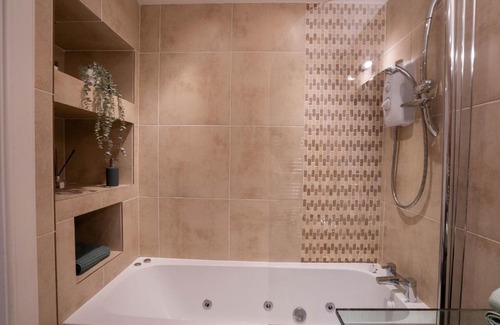 Marchmont Apartment | Special Basement Apartment close to the meadows